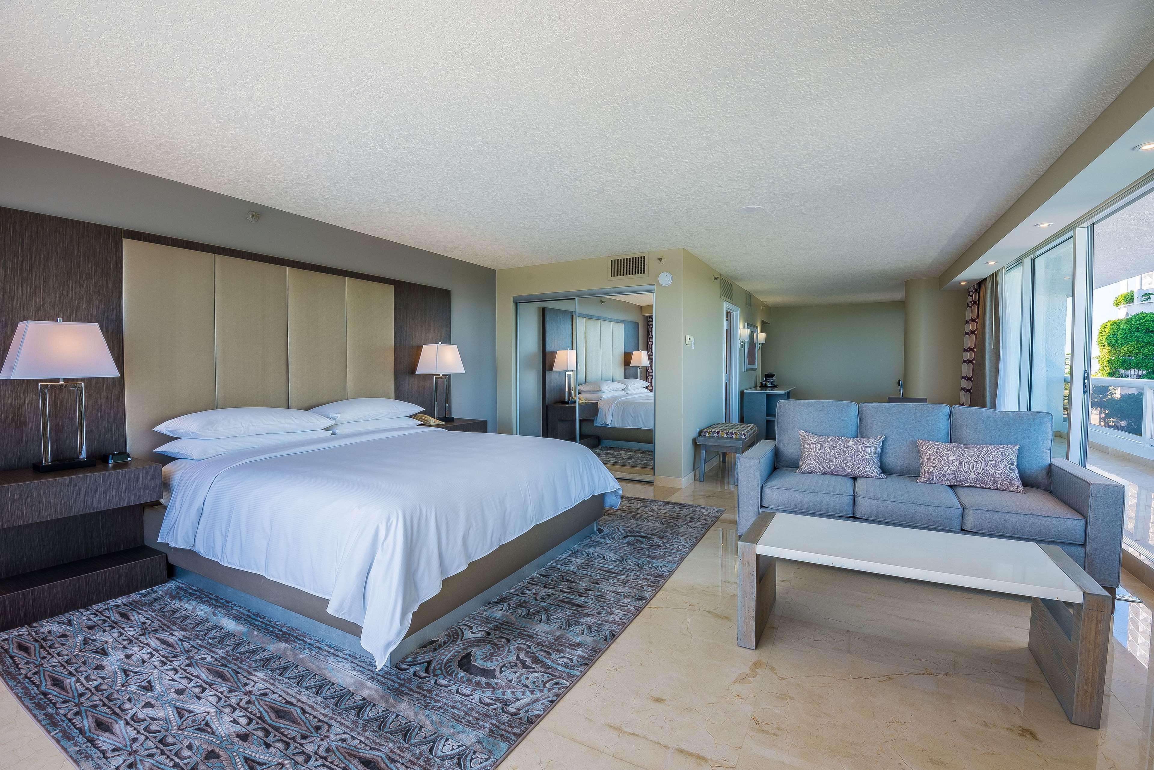 Doubletree By Hilton Grand Hotel Biscayne Bay Miami Esterno foto