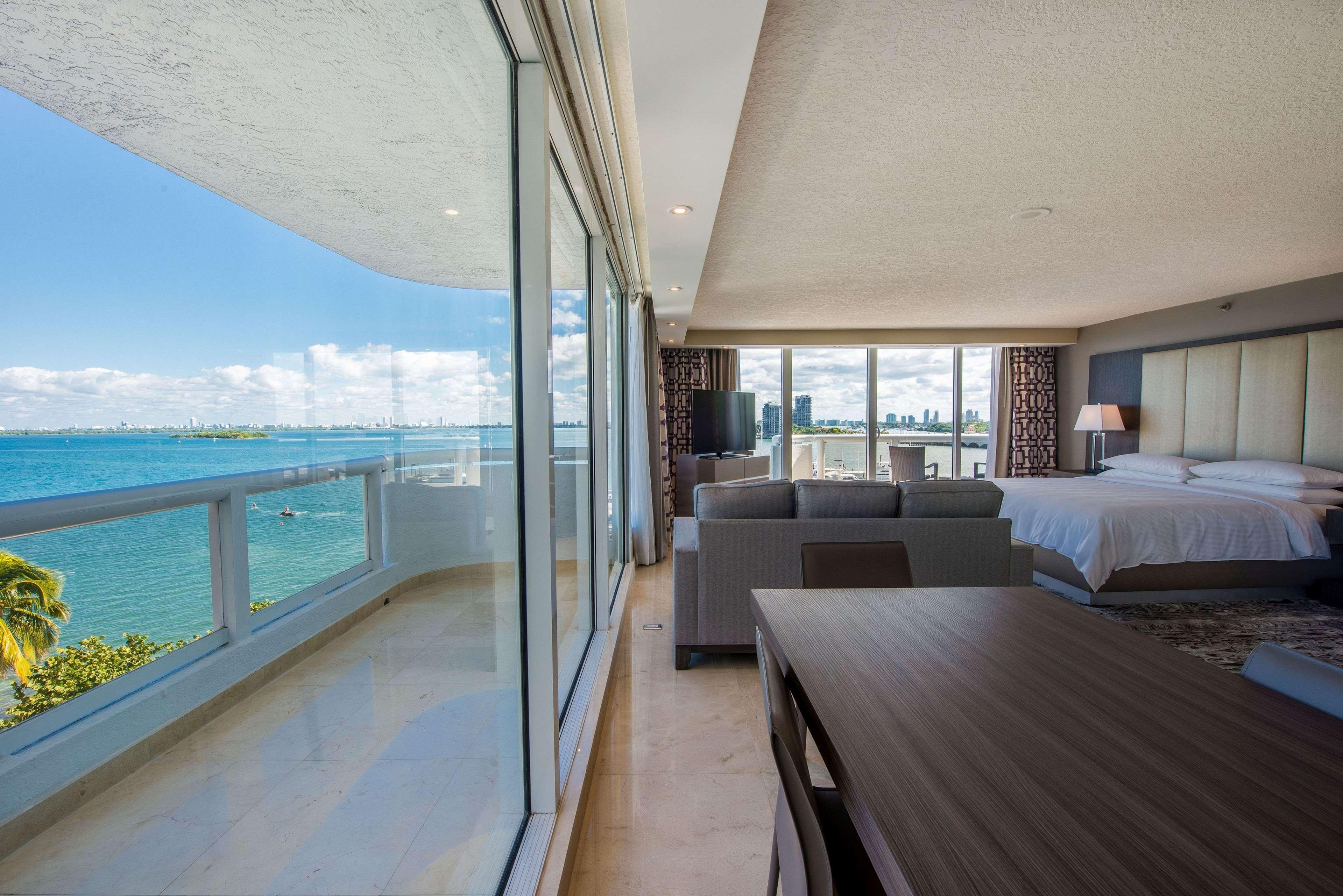 Doubletree By Hilton Grand Hotel Biscayne Bay Miami Esterno foto