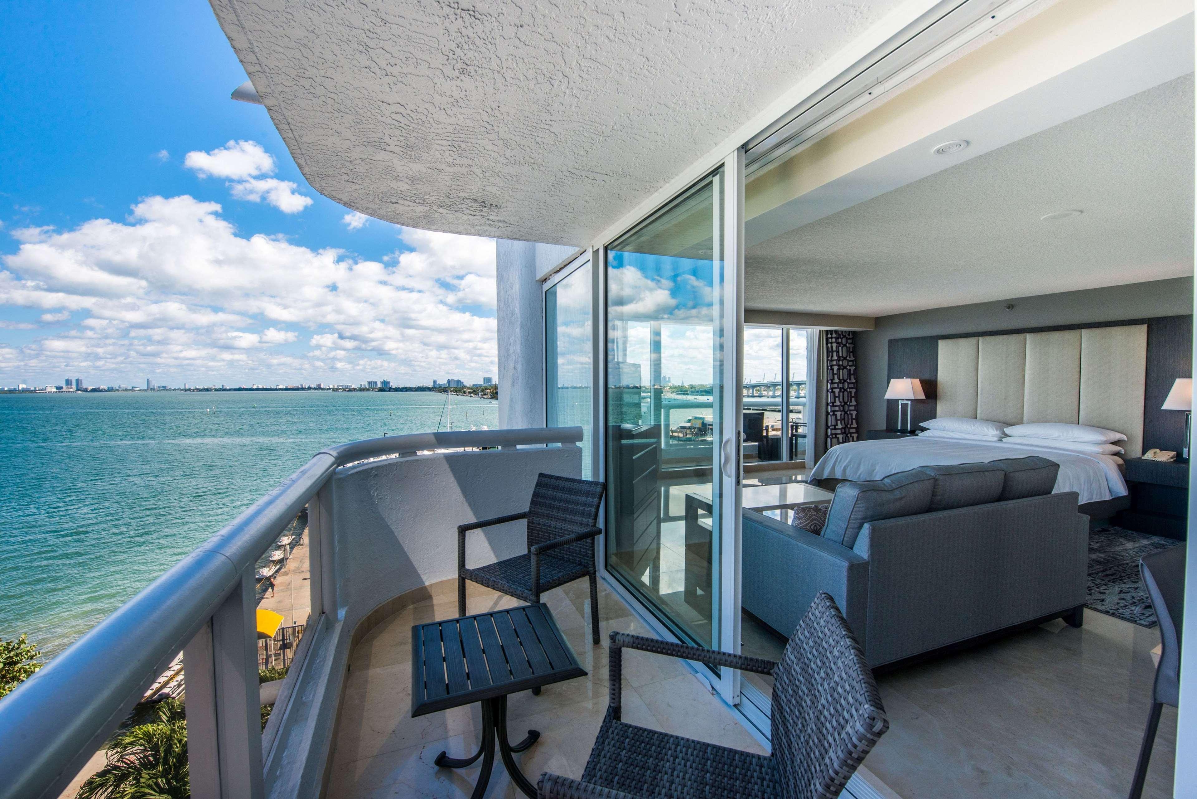 Doubletree By Hilton Grand Hotel Biscayne Bay Miami Esterno foto