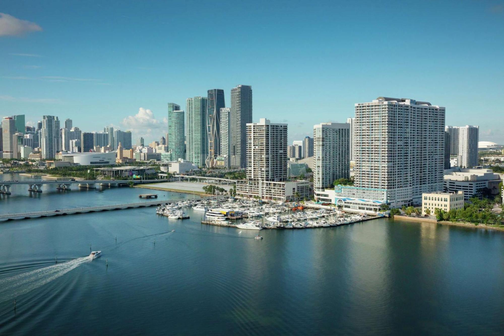 Doubletree By Hilton Grand Hotel Biscayne Bay Miami Esterno foto