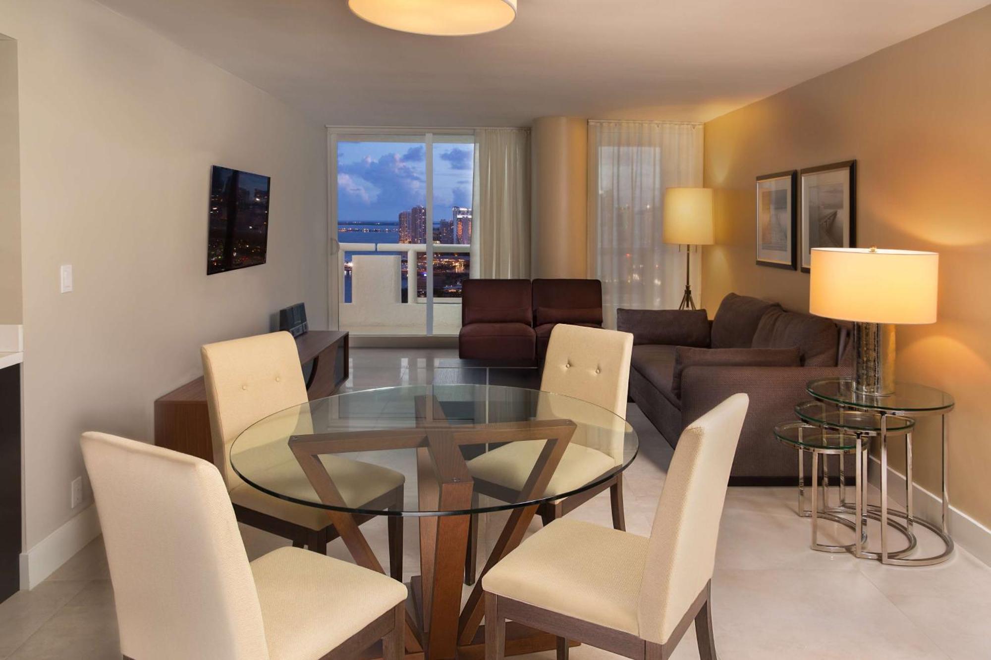Doubletree By Hilton Grand Hotel Biscayne Bay Miami Esterno foto