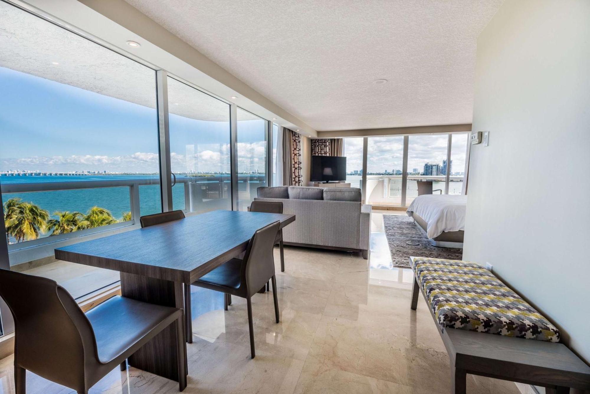 Doubletree By Hilton Grand Hotel Biscayne Bay Miami Esterno foto
