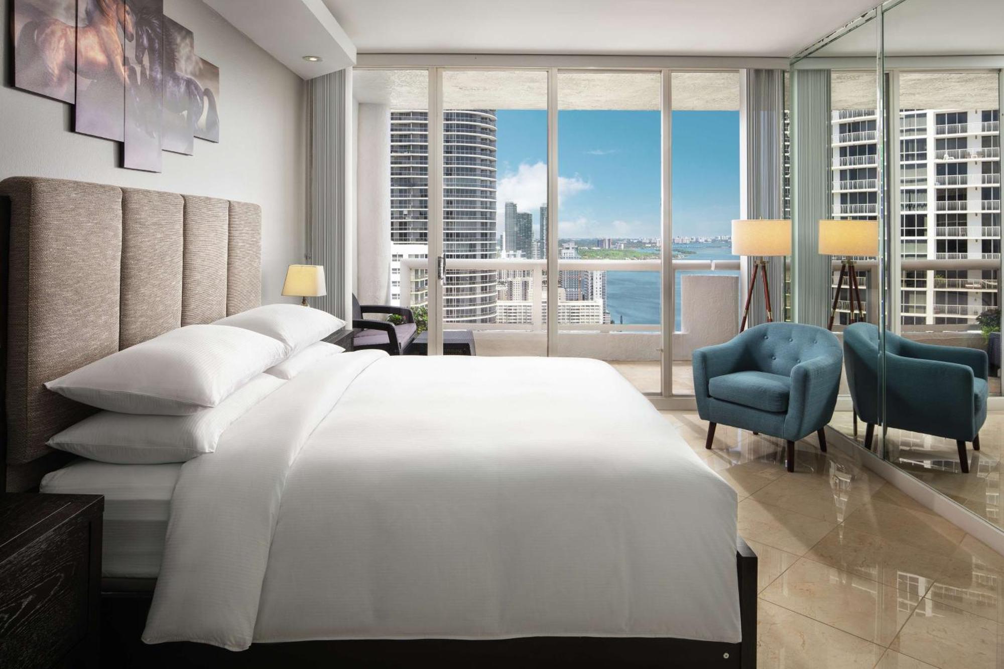 Doubletree By Hilton Grand Hotel Biscayne Bay Miami Esterno foto