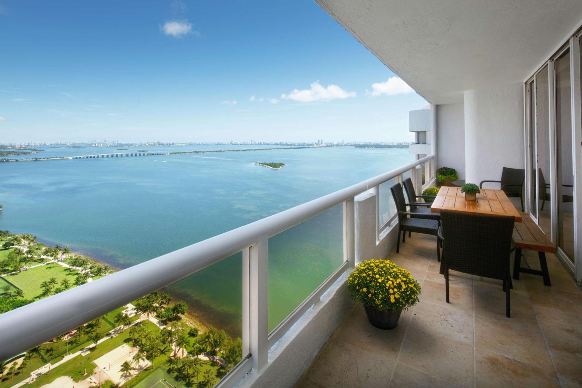Doubletree By Hilton Grand Hotel Biscayne Bay Miami Esterno foto