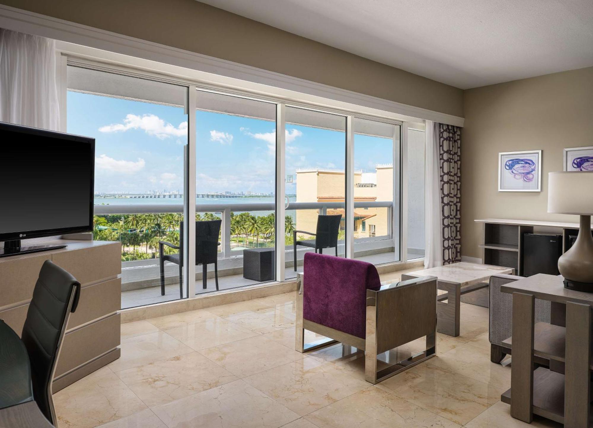 Doubletree By Hilton Grand Hotel Biscayne Bay Miami Esterno foto