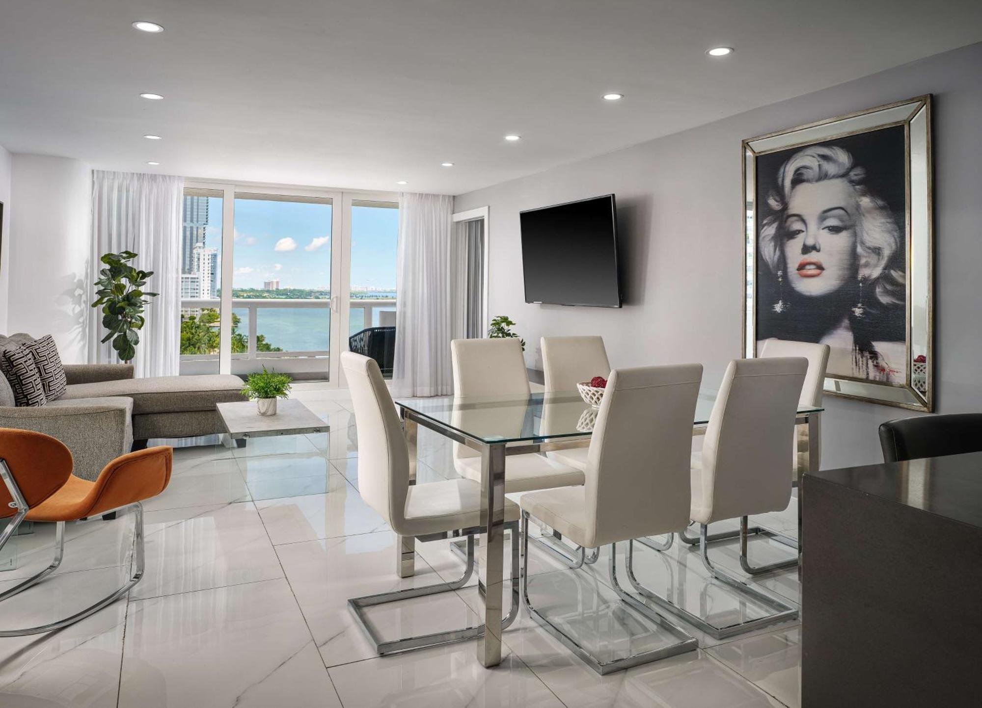 Doubletree By Hilton Grand Hotel Biscayne Bay Miami Esterno foto