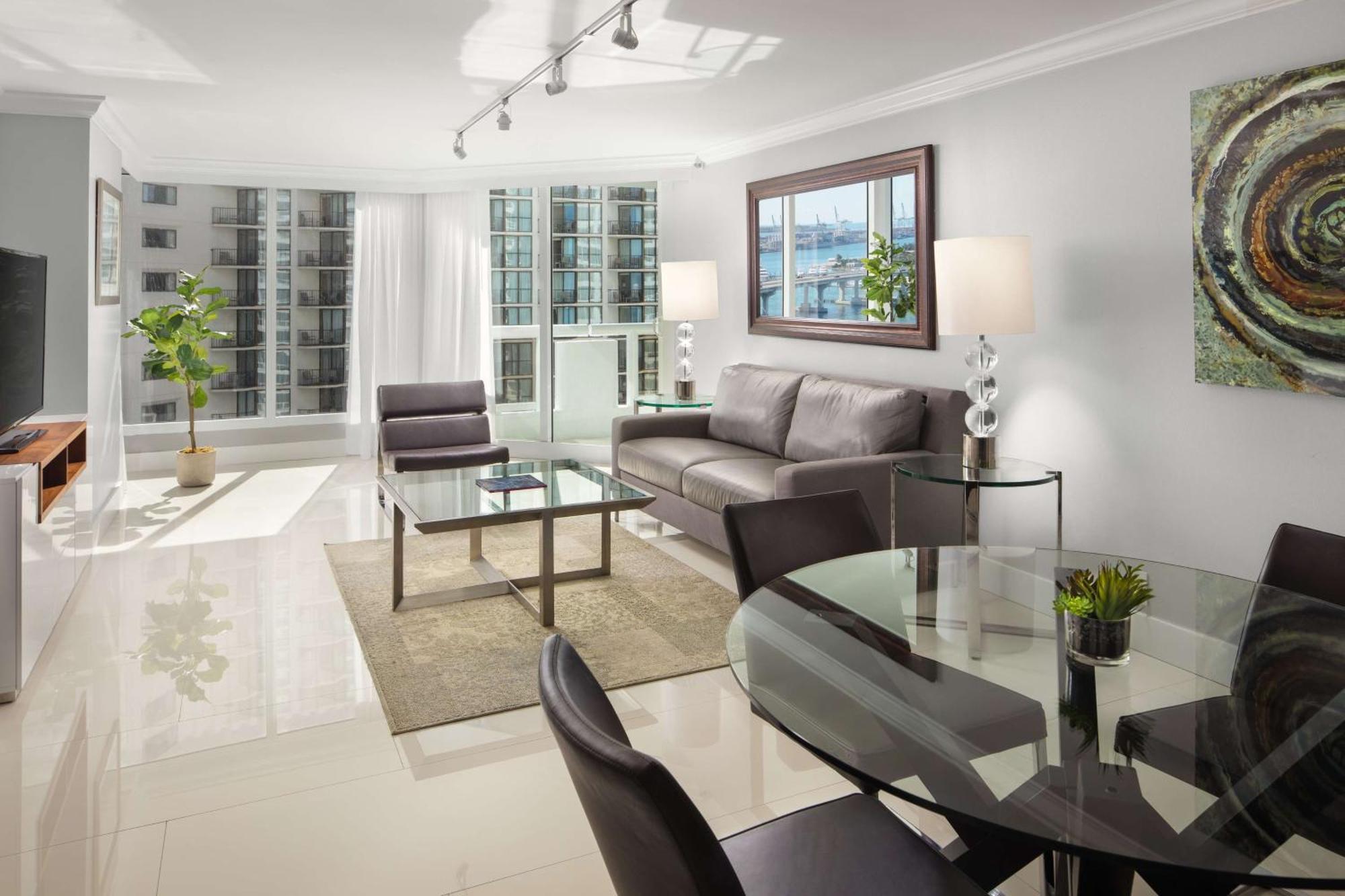 Doubletree By Hilton Grand Hotel Biscayne Bay Miami Esterno foto