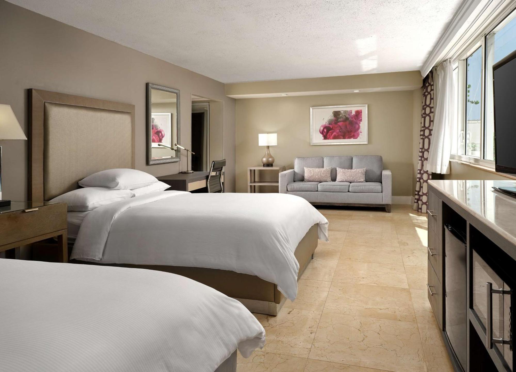 Doubletree By Hilton Grand Hotel Biscayne Bay Miami Esterno foto