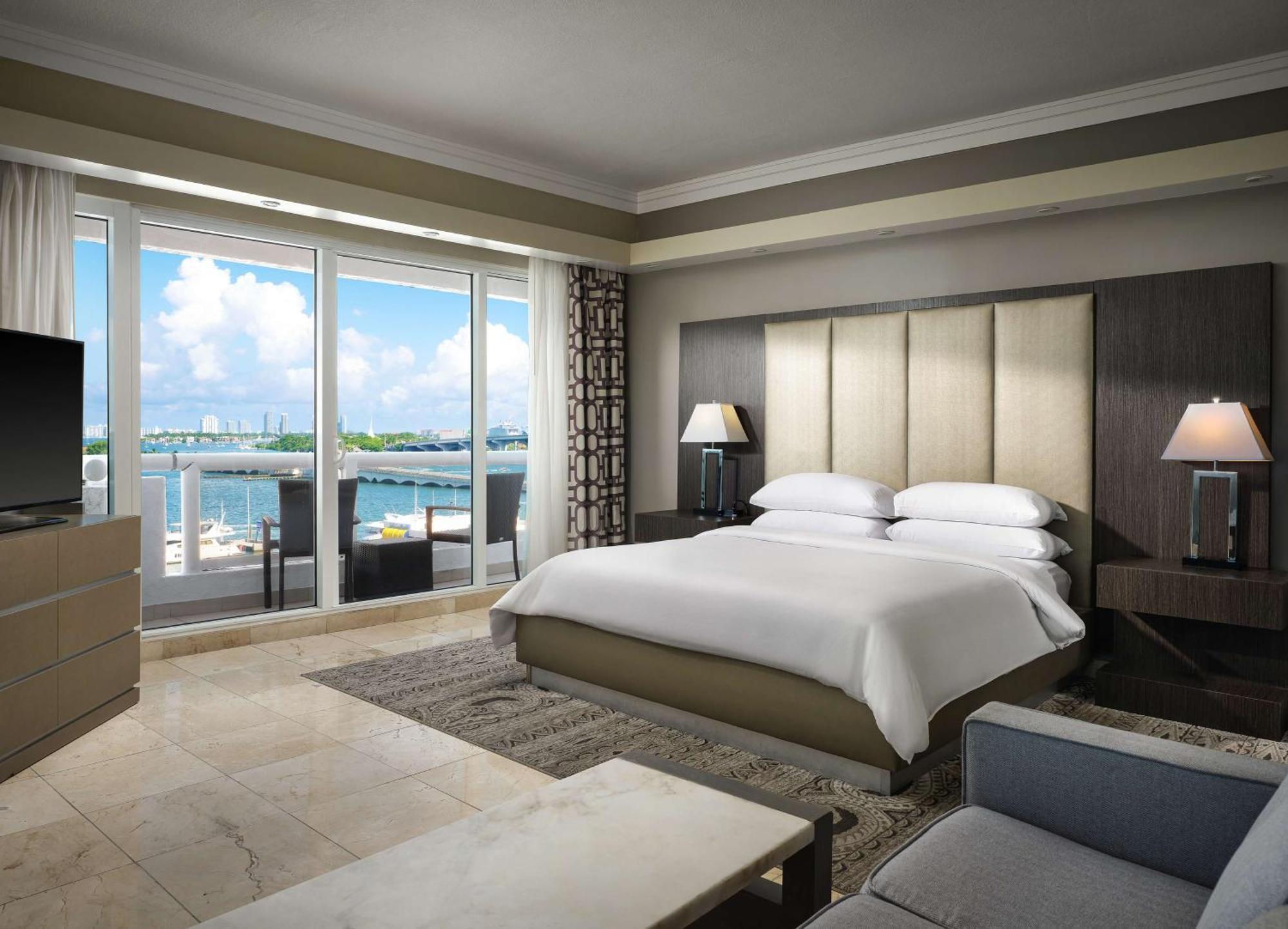 Doubletree By Hilton Grand Hotel Biscayne Bay Miami Esterno foto
