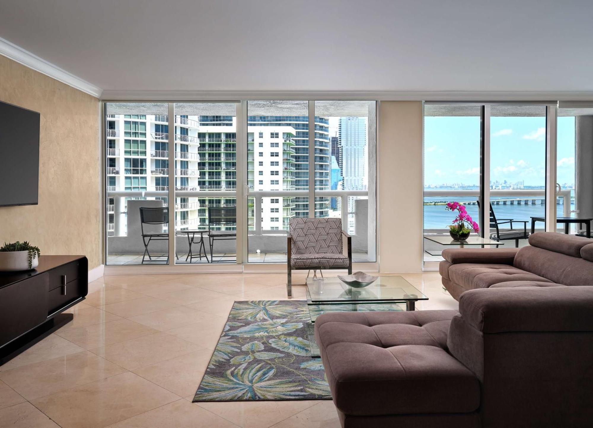 Doubletree By Hilton Grand Hotel Biscayne Bay Miami Esterno foto