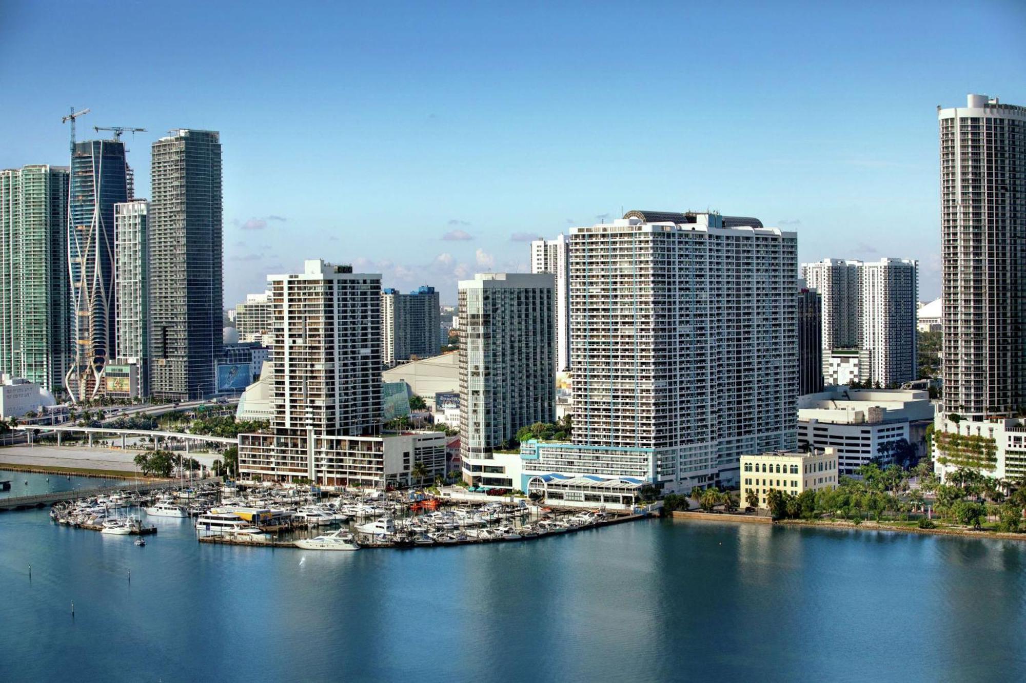 Doubletree By Hilton Grand Hotel Biscayne Bay Miami Esterno foto