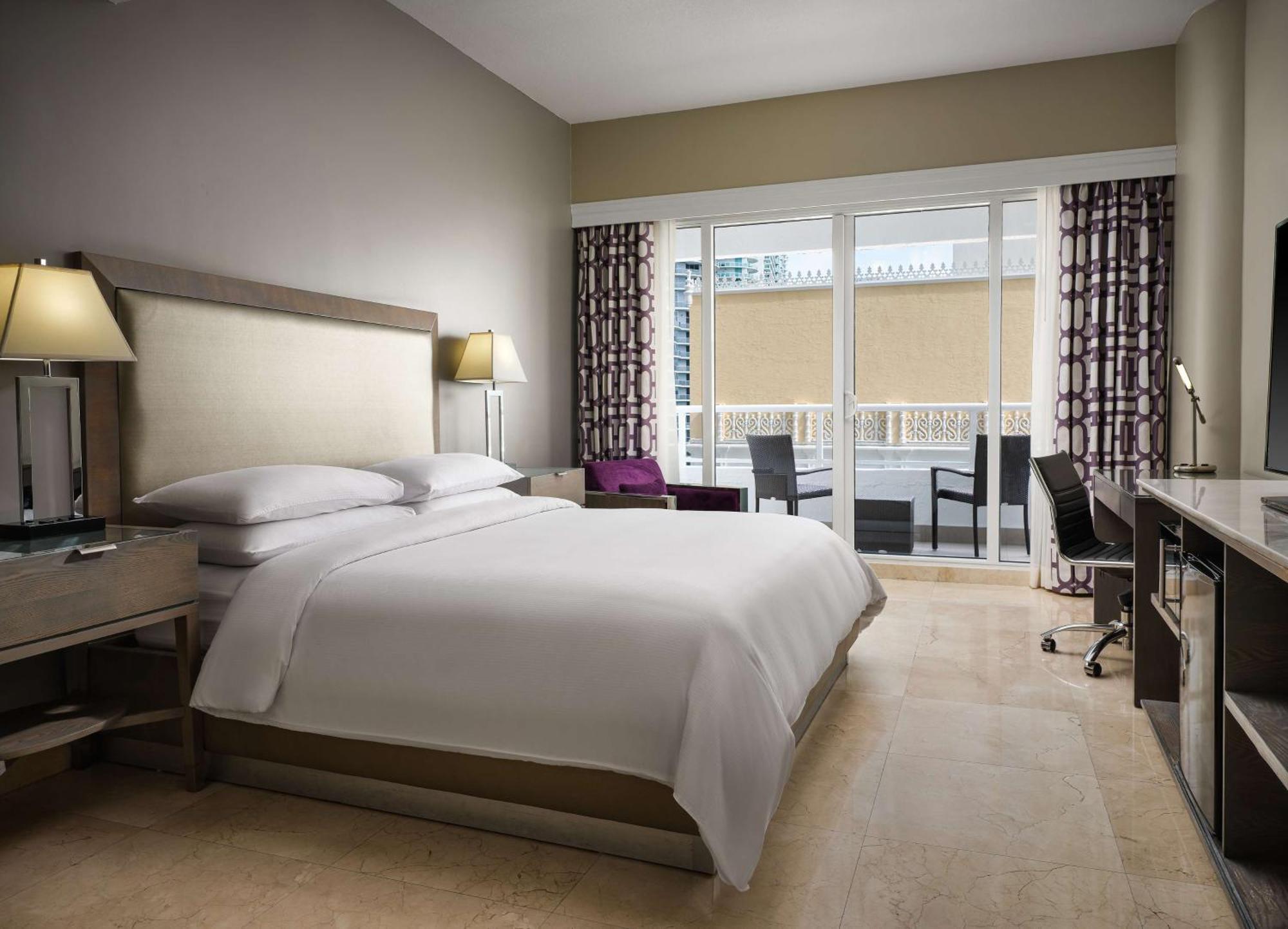 Doubletree By Hilton Grand Hotel Biscayne Bay Miami Esterno foto