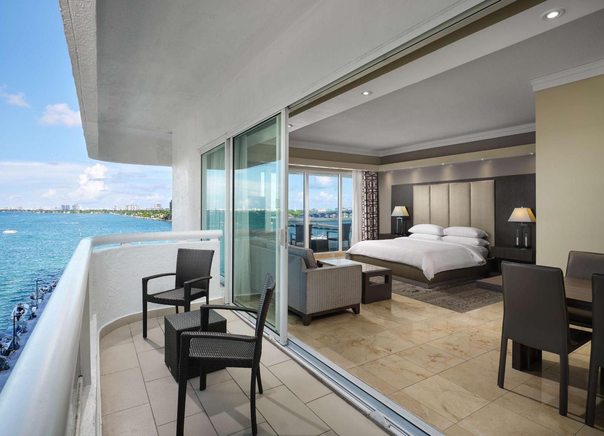 Doubletree By Hilton Grand Hotel Biscayne Bay Miami Esterno foto